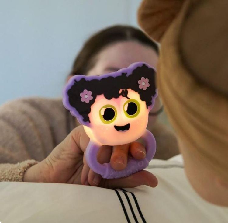 Glo Pals Glo Pals Rammelaar Lumi (GPRATTLELUMI) - SPADT - speelgoed met advies