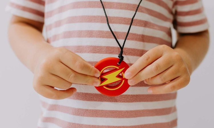 Jellystone Designs Kauwketting Strike Energy Red (JS-SEPR) - SPADT - speelgoed met advies