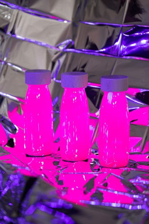 Petit Boum Sensorische Fles Roze Fluo (PBFFLUOP) - SPADT - speelgoed met advies